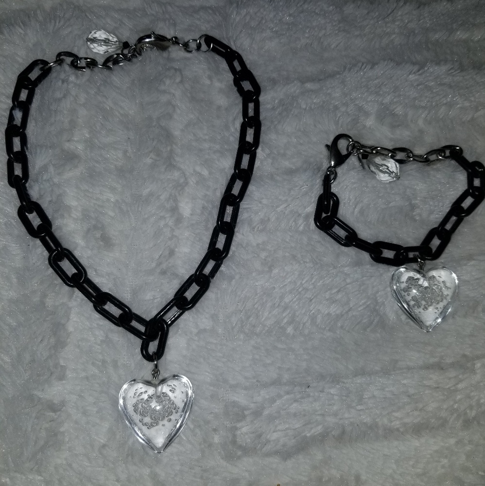 Tarina Tarantino set